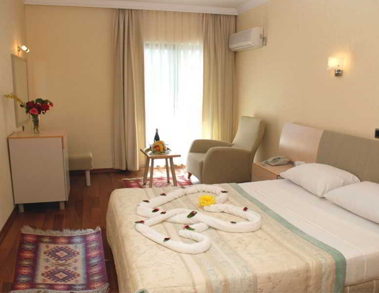 Club Seven Otel 3*