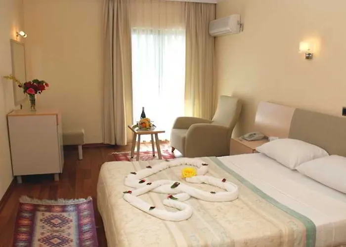 Club Seven Hotel
