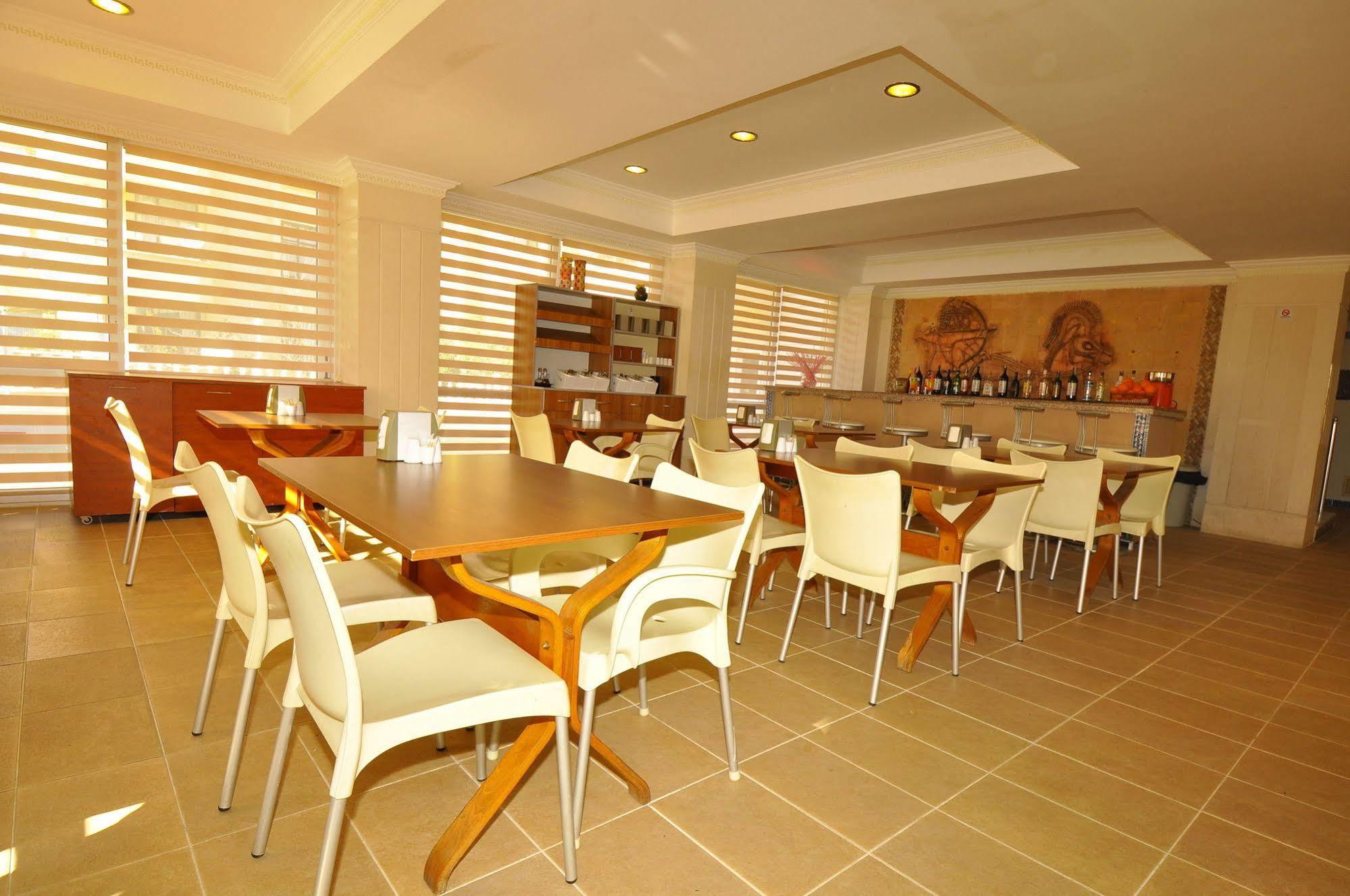 Club Seven 3*
