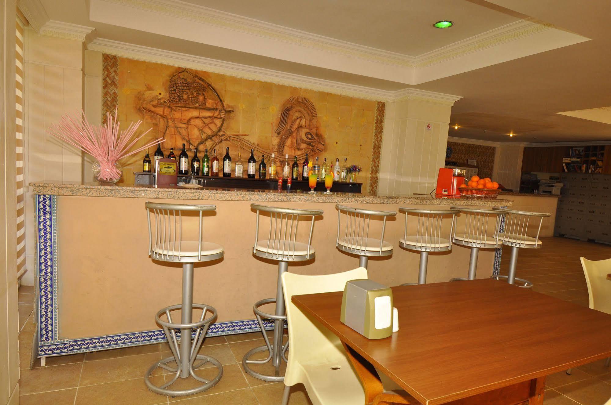 Club Seven Hotel